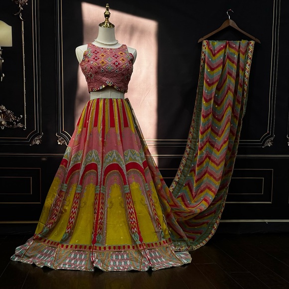 Lehnga suit - Picture 1 of 3